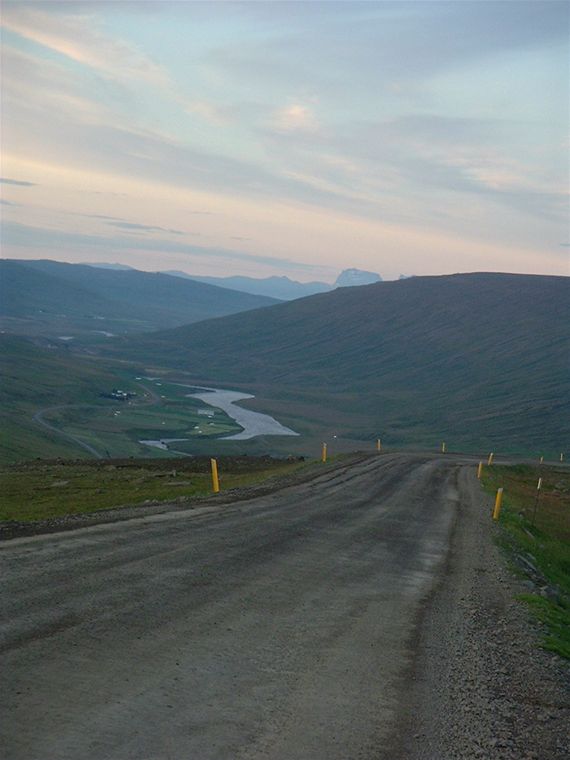 On the road to Egilssta�ir, down through a valley