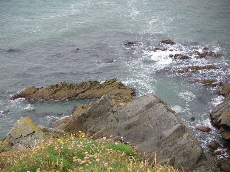 Crazy over-the-edge photos from the top of Baggy Point