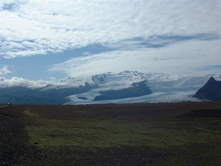 Hvannadalshnkur - the highest peak in Iceland - and part of Vatnajkull