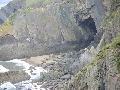Cliffs and caves around Baggy Point